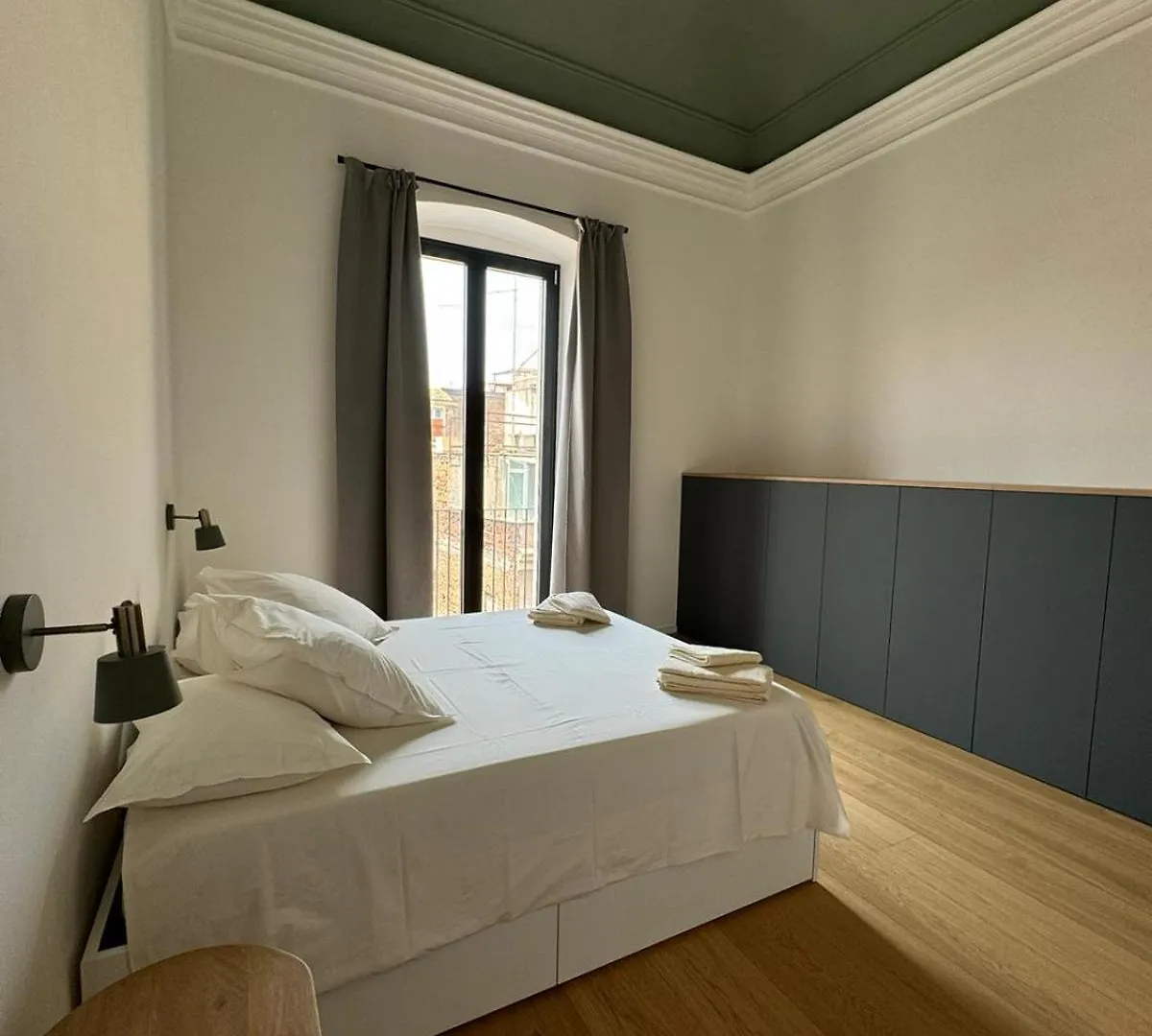 Splendid Apartment - Historic Center Of 카타니아